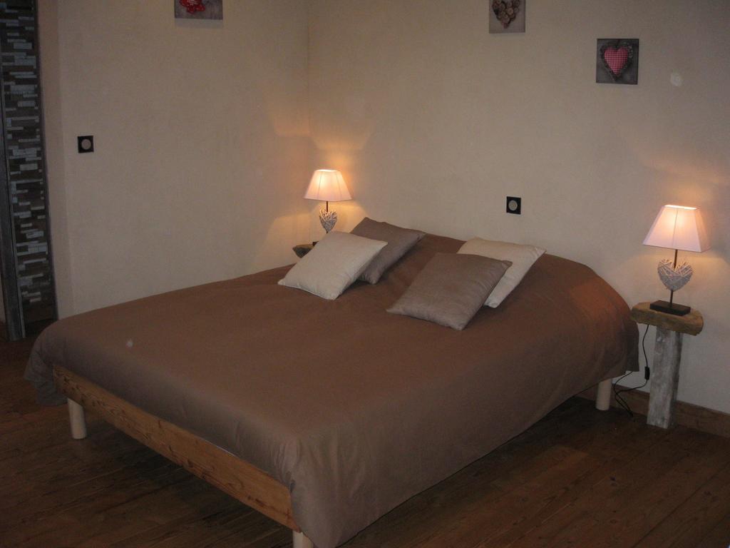 Chambres D'Hotes Le St Maurice Truinas Room photo